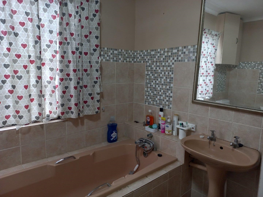 3 Bedroom Property for Sale in Seavale Eastern Cape